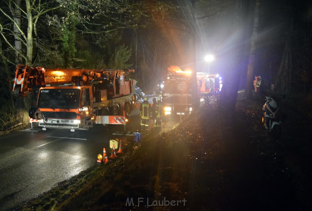 Container LKW umgestuerzt Koeln Brueck Bruecker- Dellbruecker Mauspfad P405.JPG - Miklos Laubert